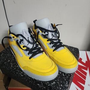 Jordan Sneakers Yellow and Black